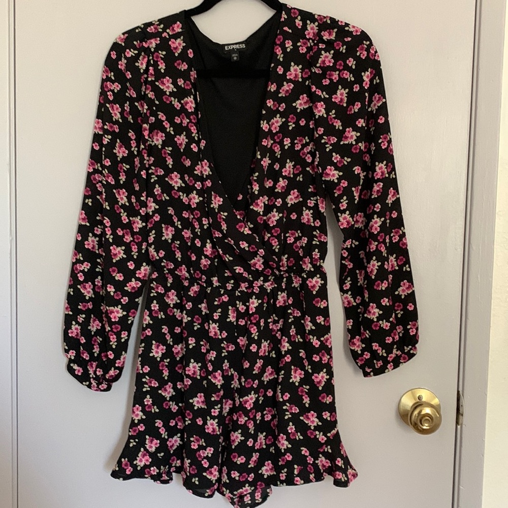 Express Black Floral Romper V-Neck Surplice ruffle hem, long sleeve size XS